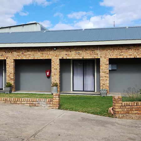Hotel A Step Ahead Klerksdorp Zewnętrze zdjęcie