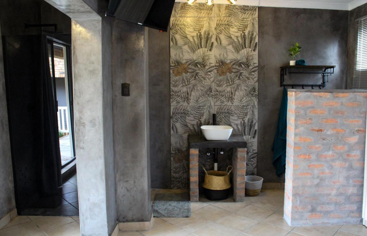 Hotel A Step Ahead Klerksdorp Zewnętrze zdjęcie