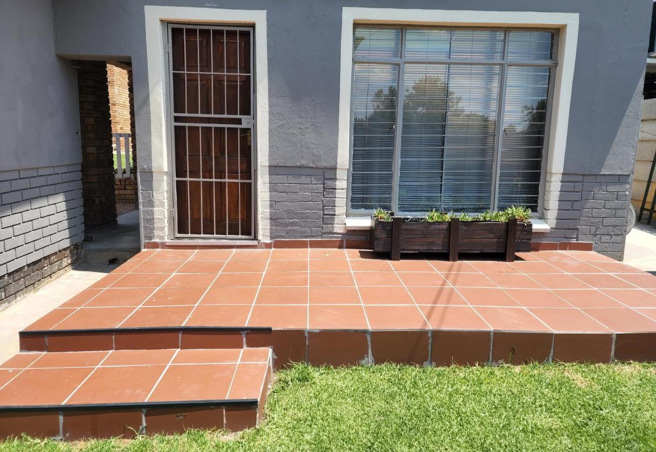 Hotel A Step Ahead Klerksdorp Zewnętrze zdjęcie